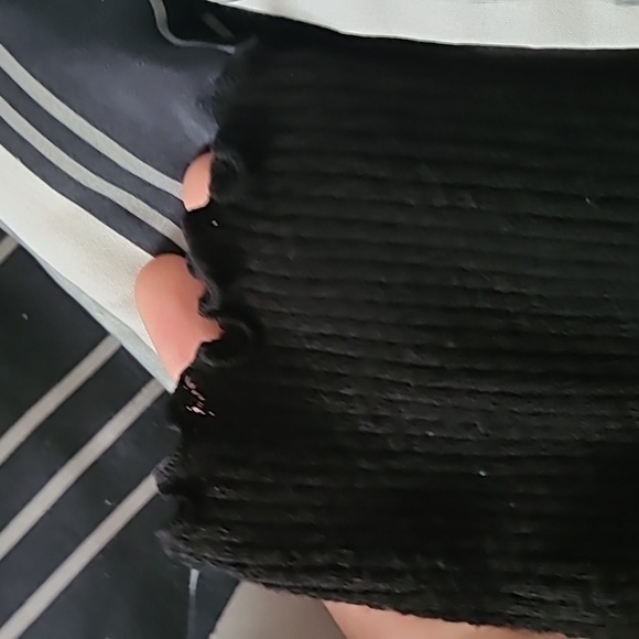 black basic SO tee - Picture 2 of 3